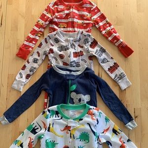 Bundle of 4 pairs of pajamas - 2T